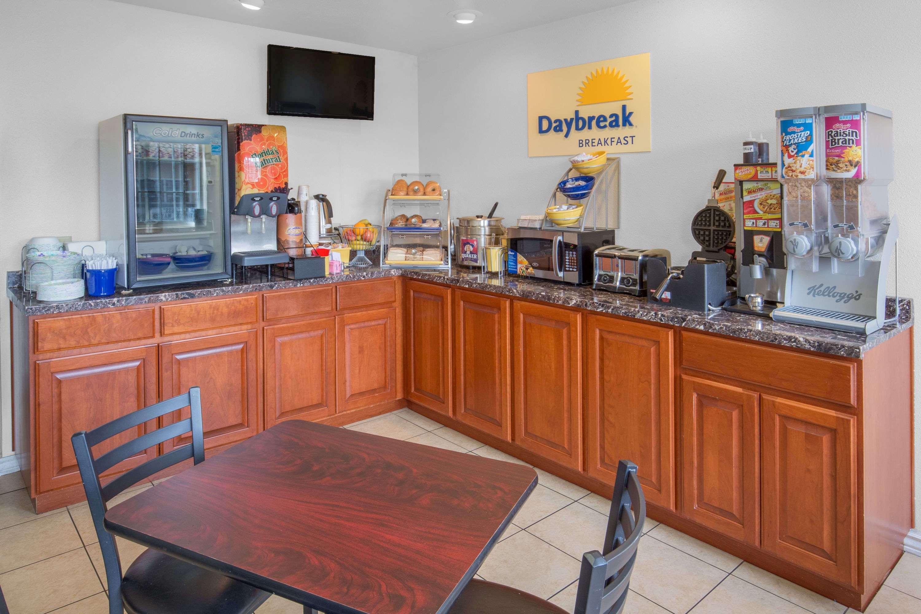 Days Inn By Wyndham Eureka Ca Eksteriør billede